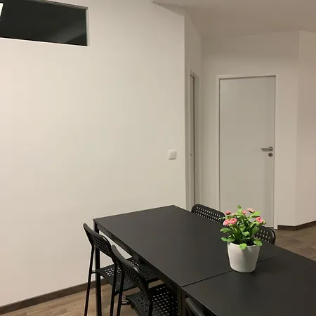 Aparment In Popular Neighborhood *