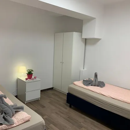 Apartment Aparment In Popular Neighborhood *